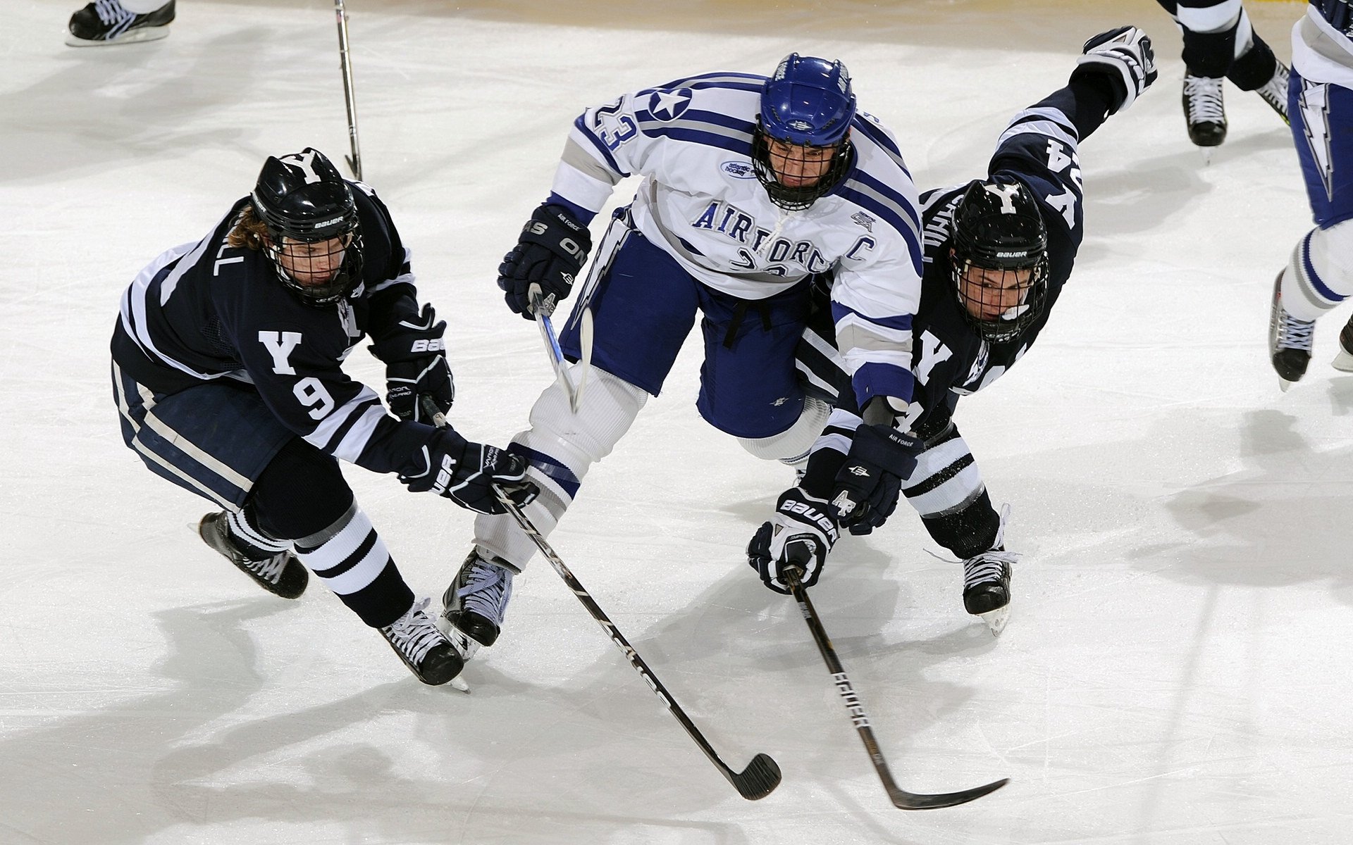 赛道上的永恒瞬间，保罗里程碑之夜铸就F1年度王冠