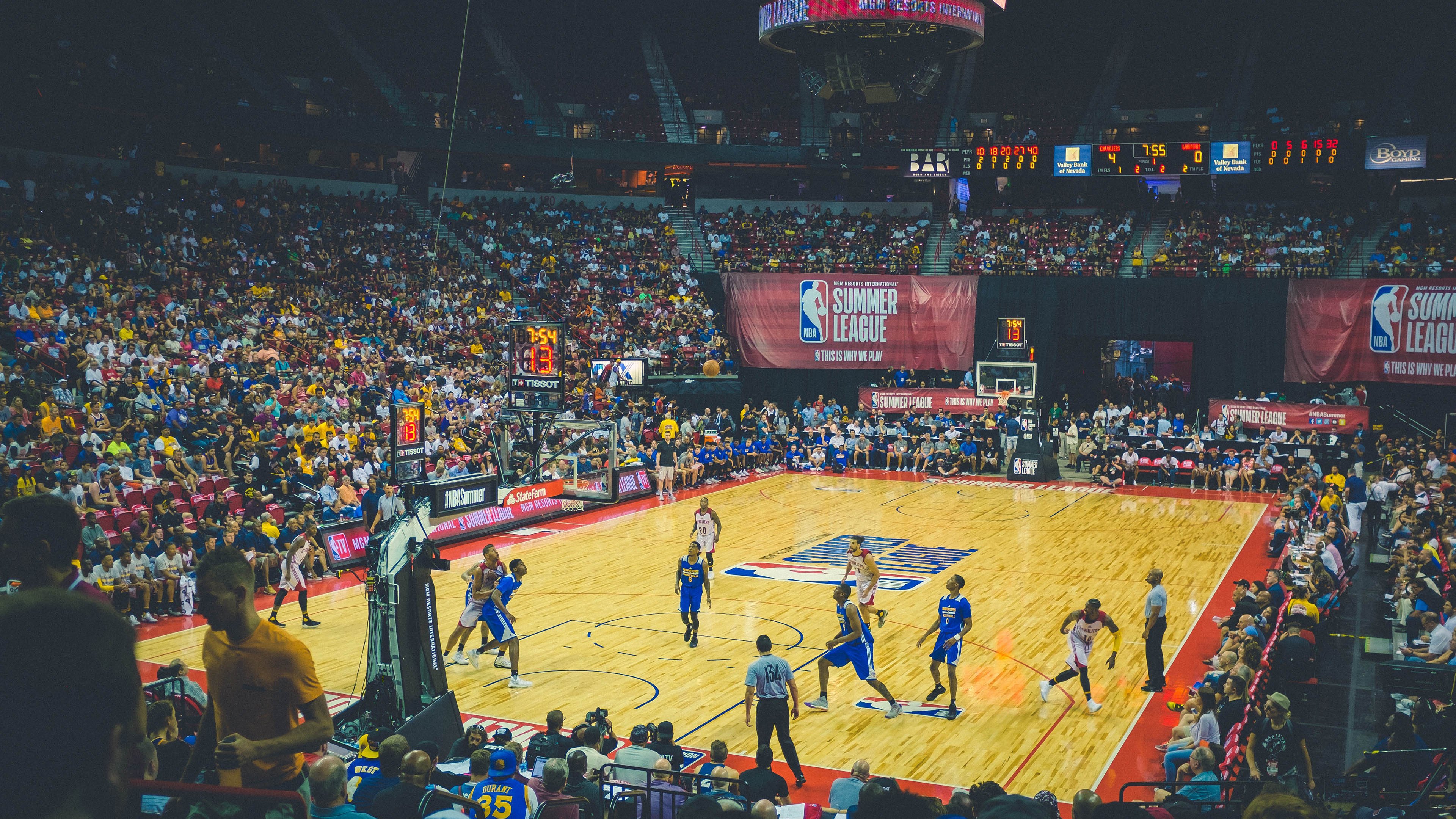 铁血蓝黑锁死大黄蜂，东决战场弗拉霍维奇一锤定音